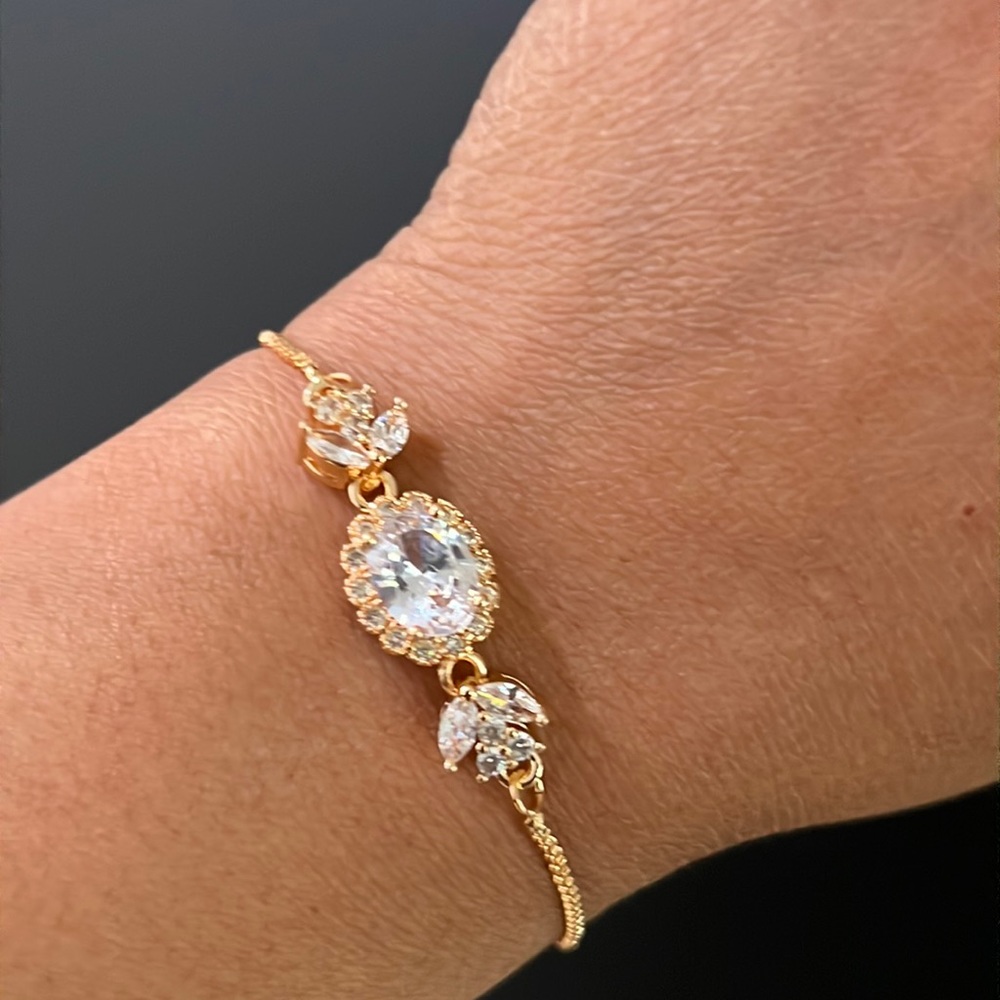 Center stone bracelet